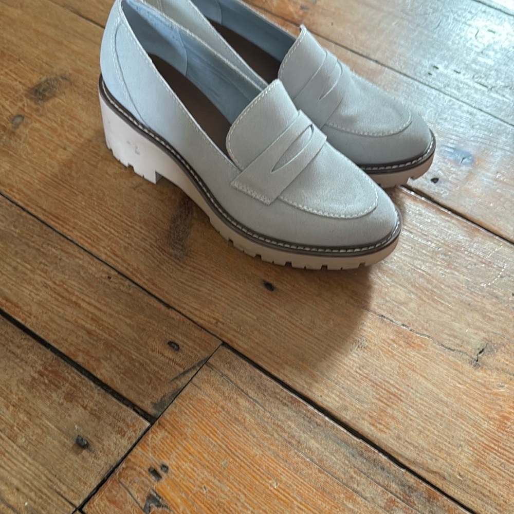 Blondo Gray Wedges with Chunky Sole and Classic Design